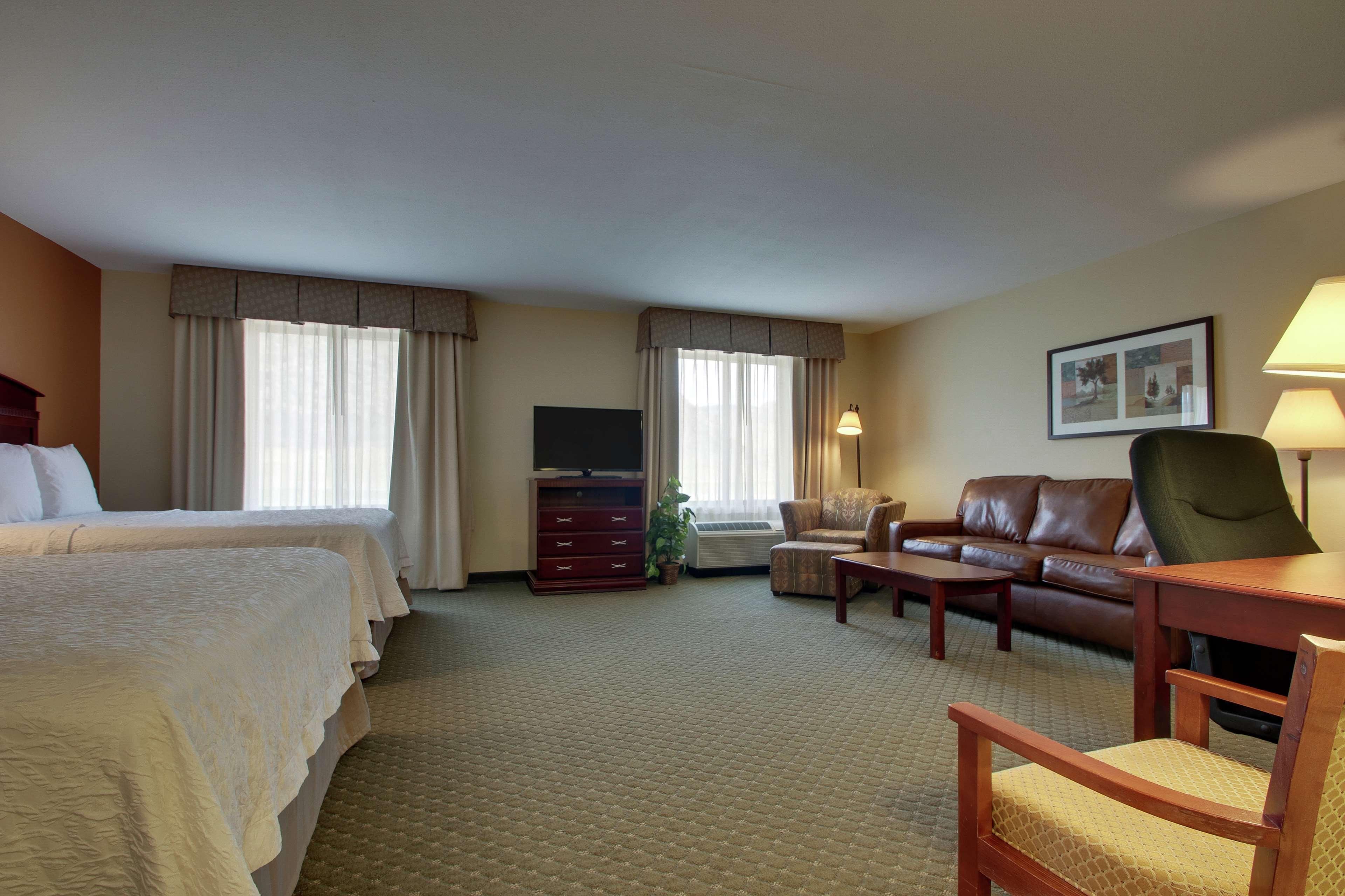 Hampton & Denver Hotel