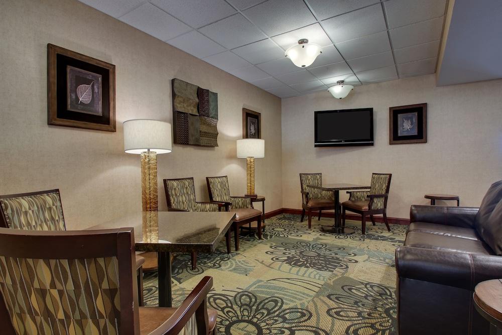 Hampton & Denver Hotel 3*