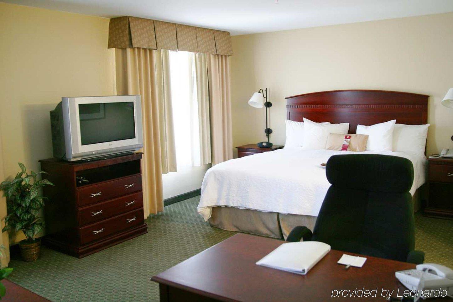 Hampton & Denver Hotel 3*