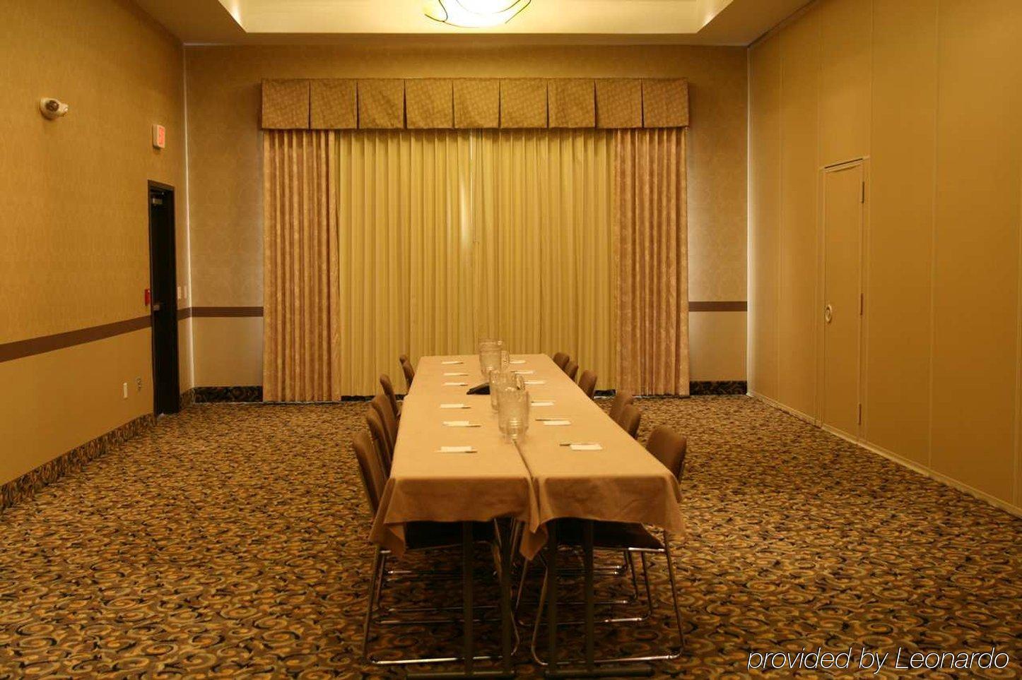 Hampton & Denver Hotel 3*