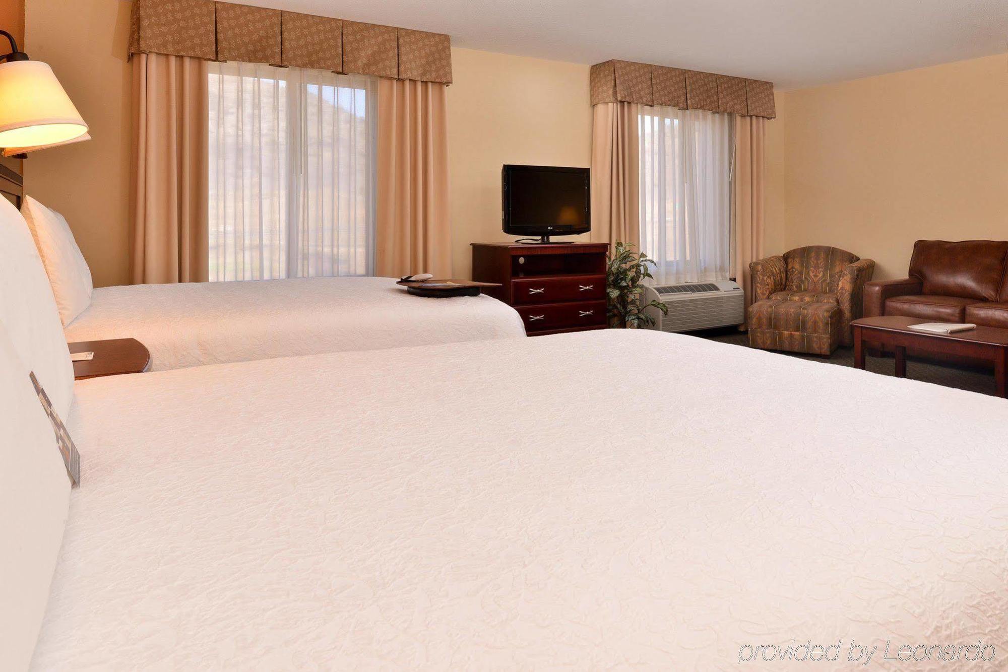 Hampton & Denver Hotel 3*